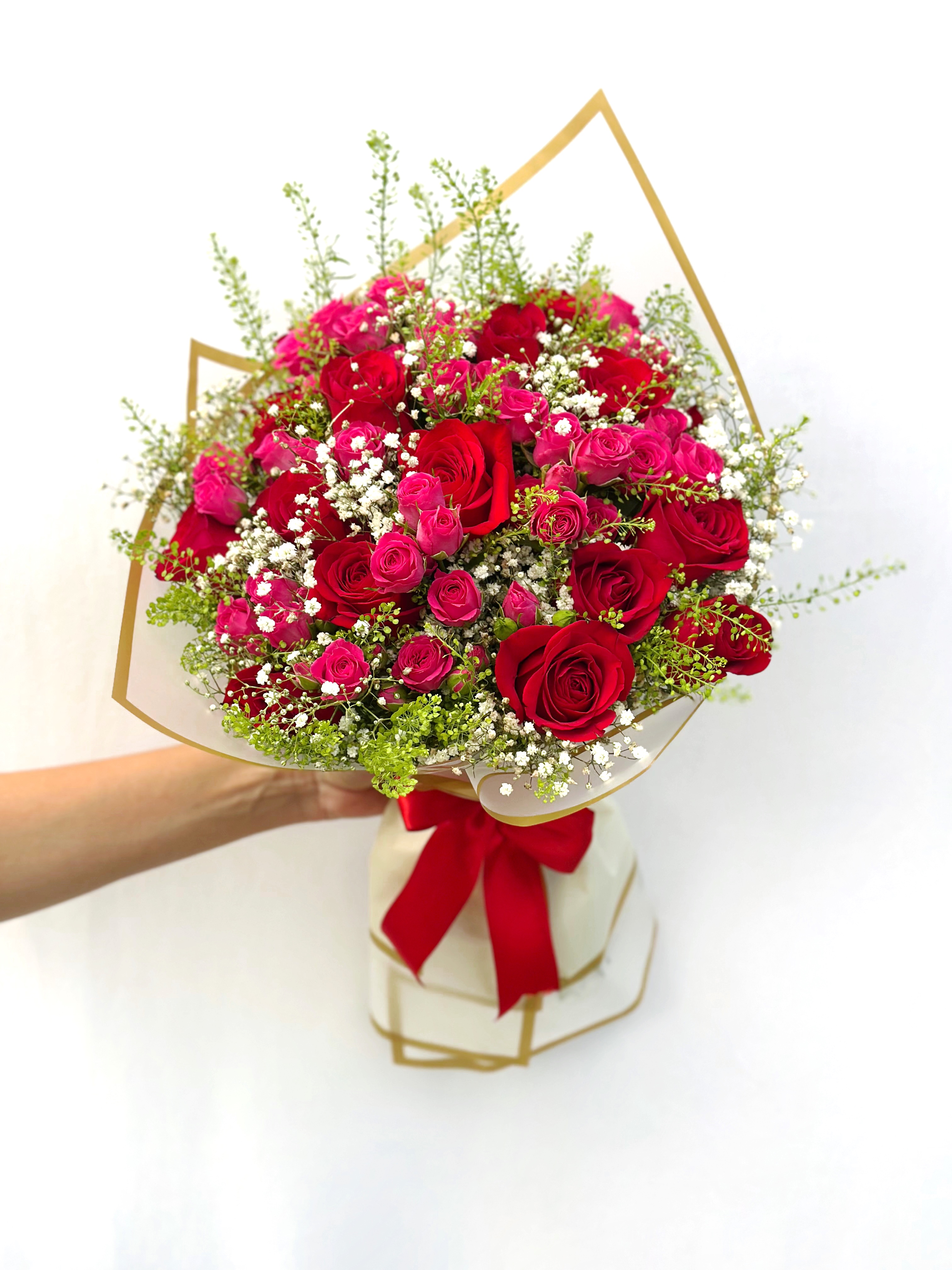 BUQU� COM ROSAS E MINI ROSA 