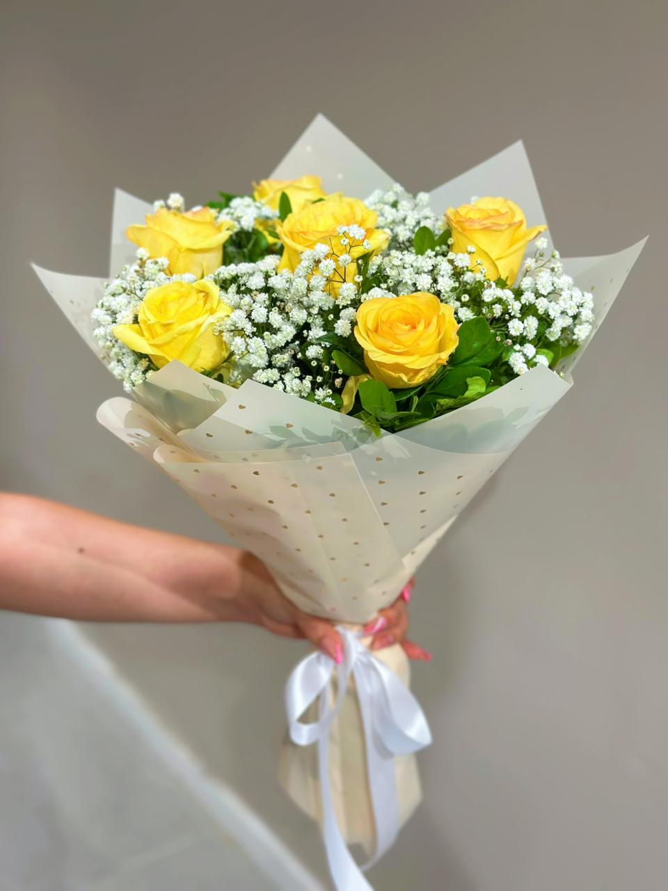 MINI RAMALHETE COM ROSAS AMARELAS 