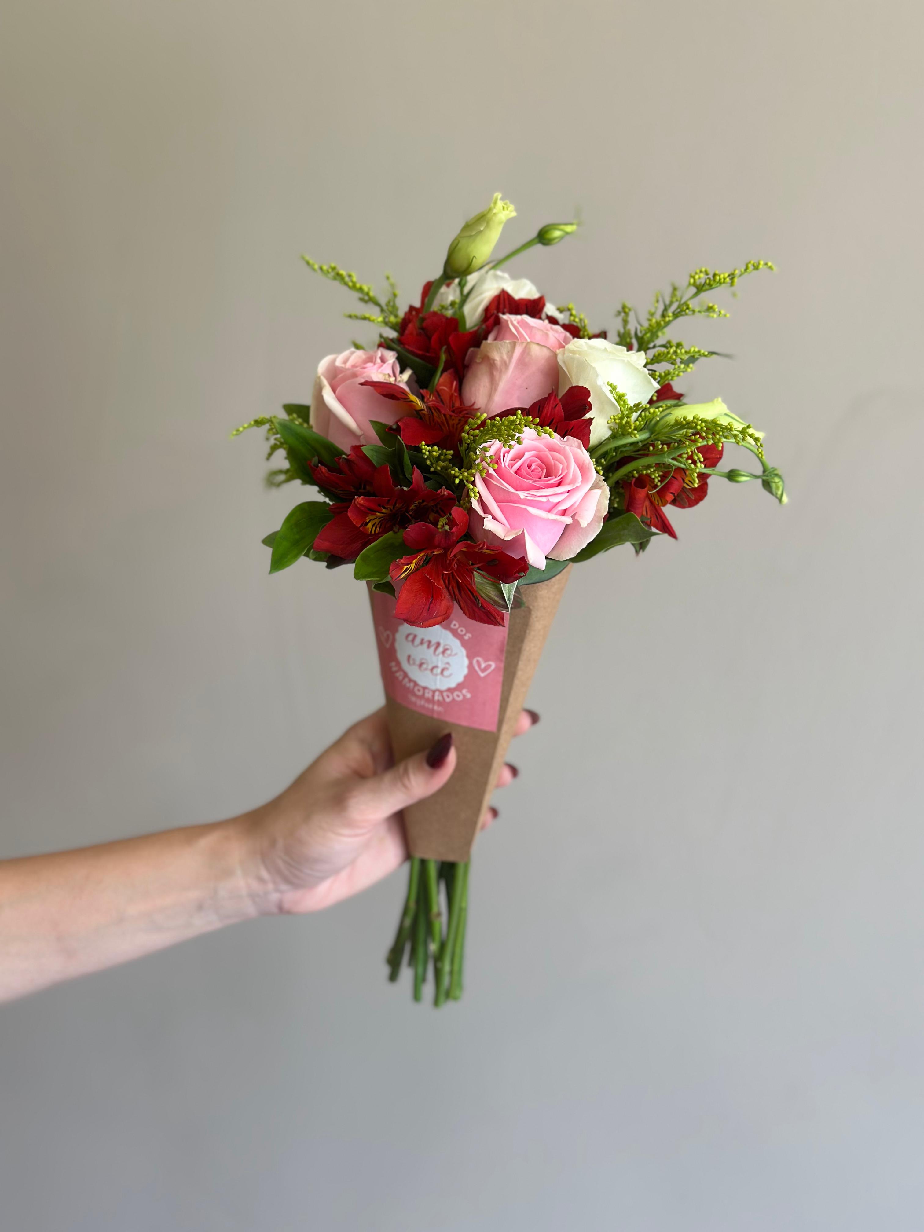 CONE MISTO COM ROSAS ROSAS