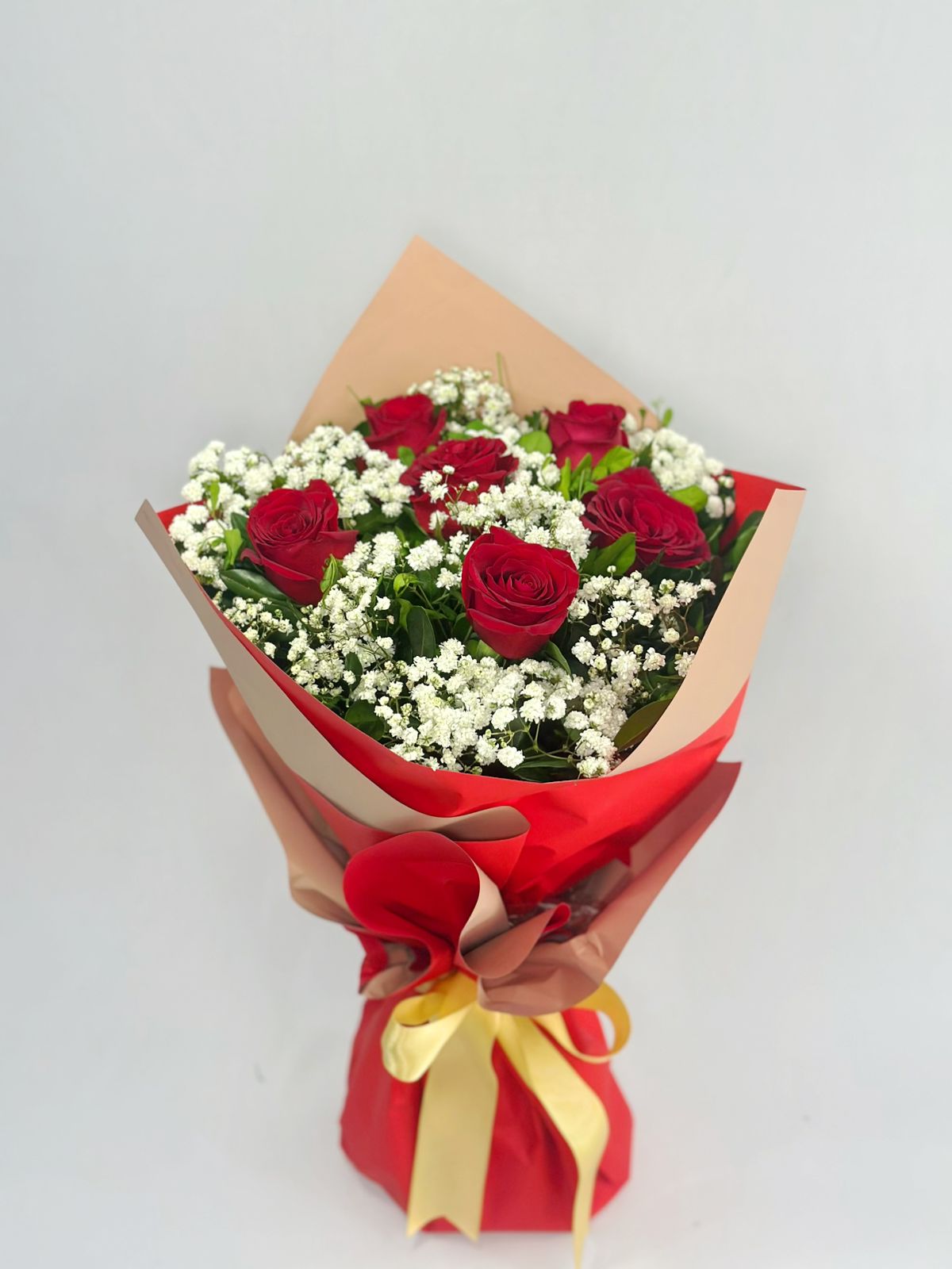 RAMALHETE COM 6 ROSAS VERMELHAS 