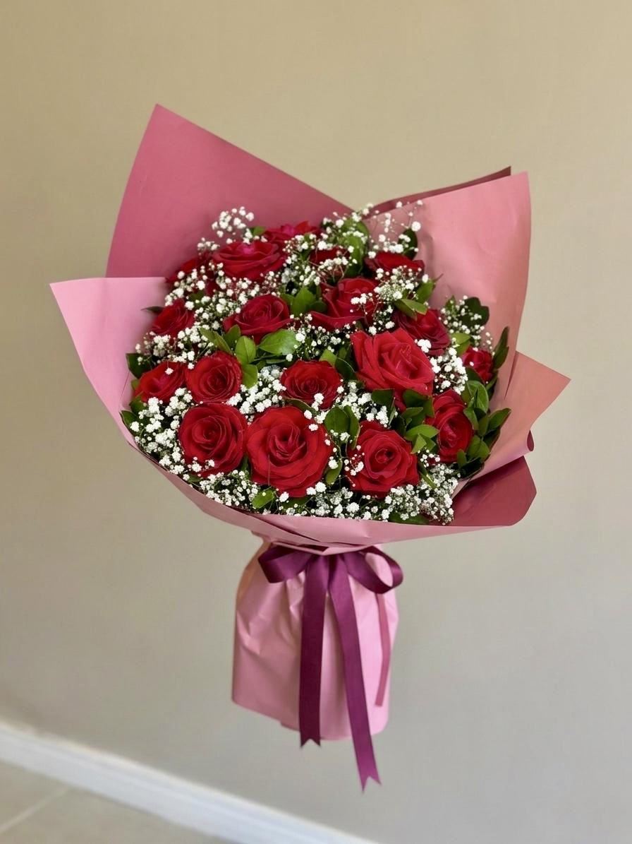 RAMALHETE COM 20 ROSAS VERMELHAS